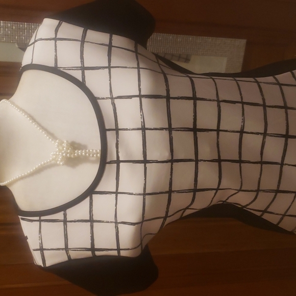 Dress - Picture 2 of 6